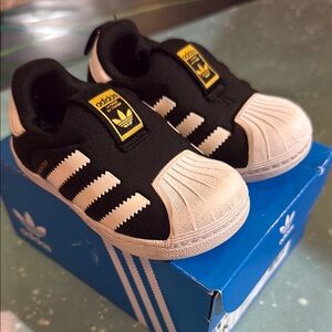Adidas toddler Kids Black and White superstar slip on Sneakers 7k shell toe